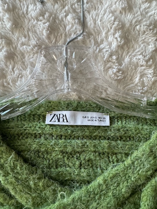 Zara Olive Green Cable-Knit Off-the-Shoulder Cropped Sweater - Picture 2 of 2